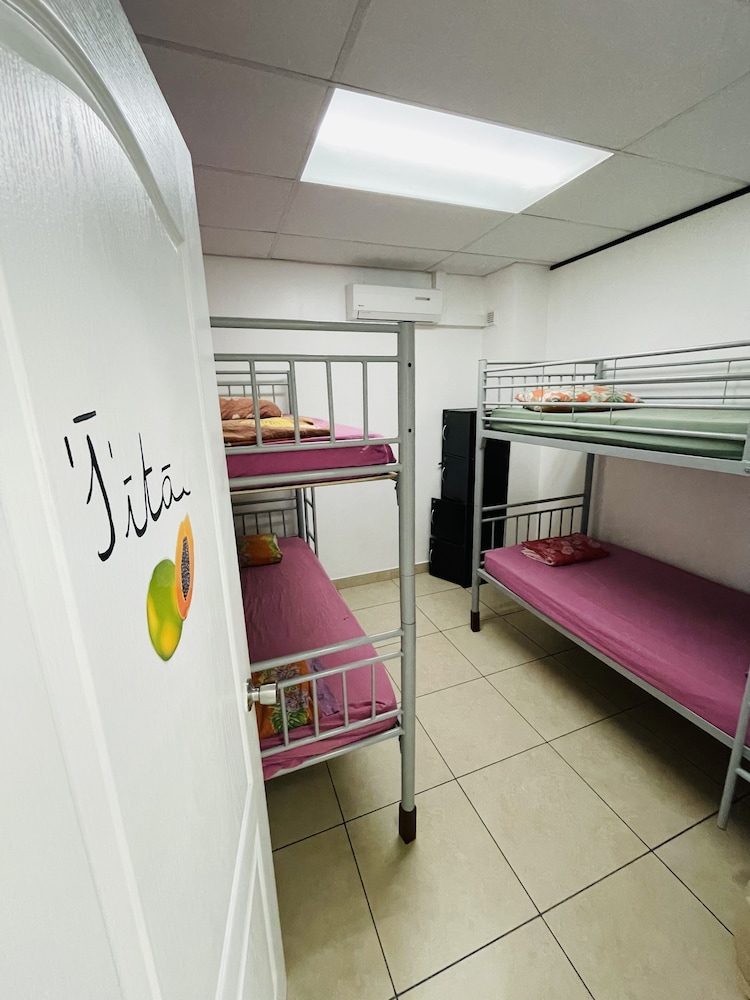 Mahana Lodge Hostel & Backpacker 35/69