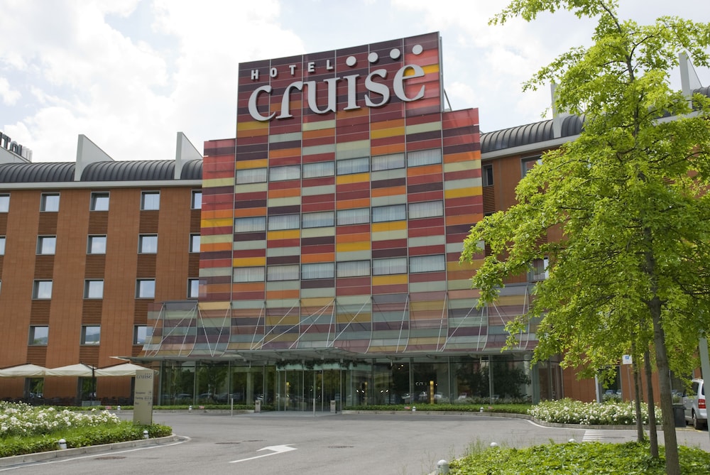 Hotel Cruise 5/73