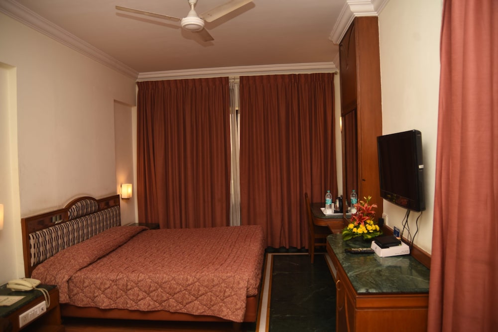 Maurya Hotel 48/66