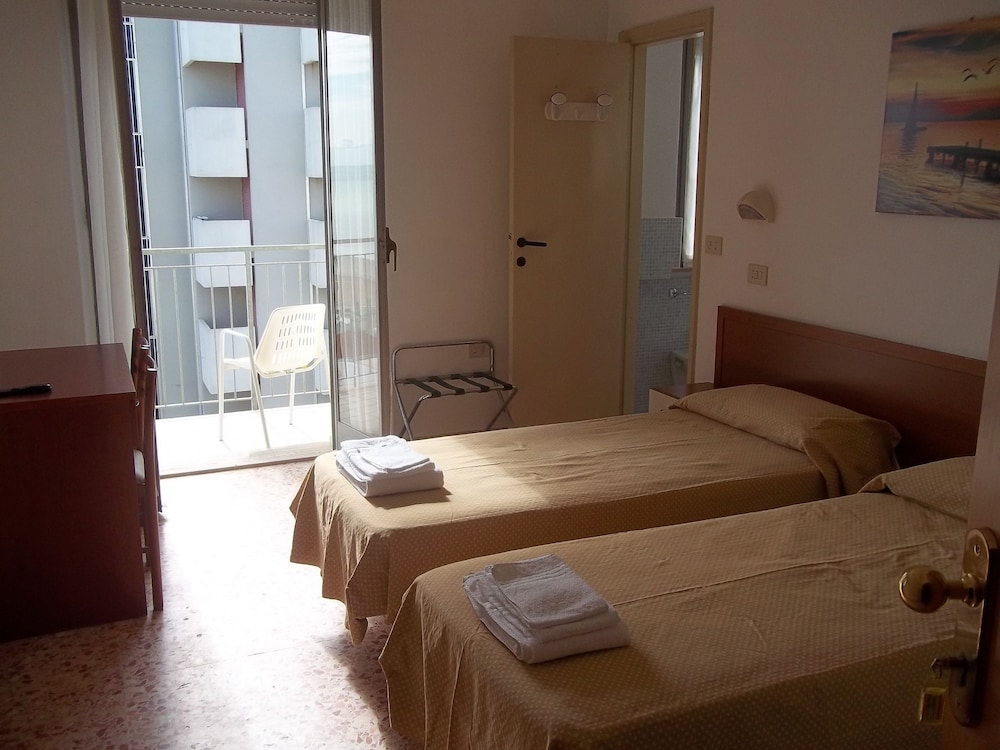 Hotel Italia 9/50