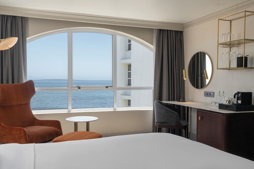 Collection, Superior, King Bed, Partial Ocean View