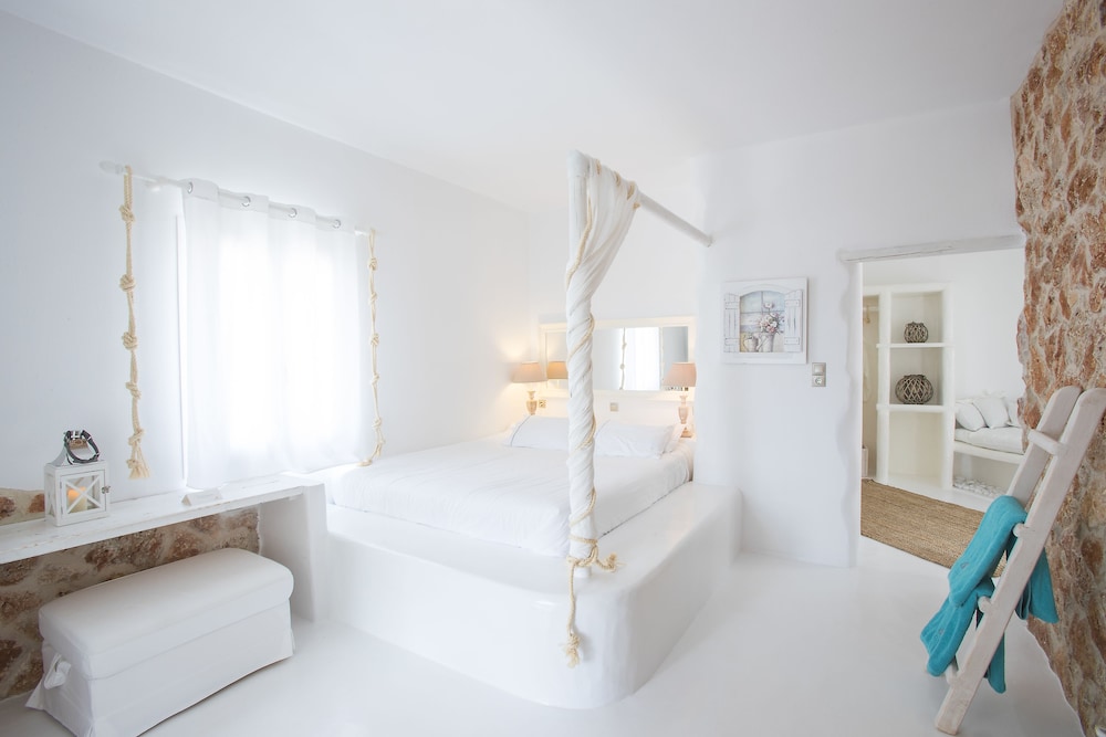Paros Palace 10/76