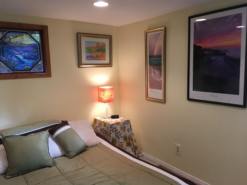 Cottage Lake Bed And Breakfast 5/50