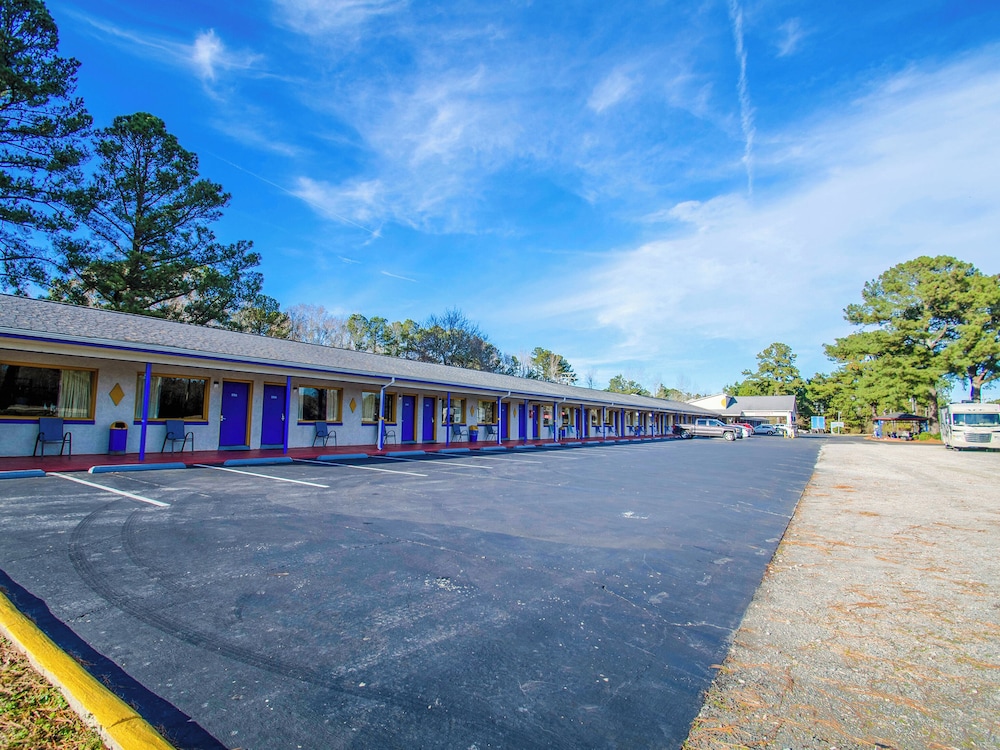 Sportsman Inn by OYO US Hwy-64 38/42