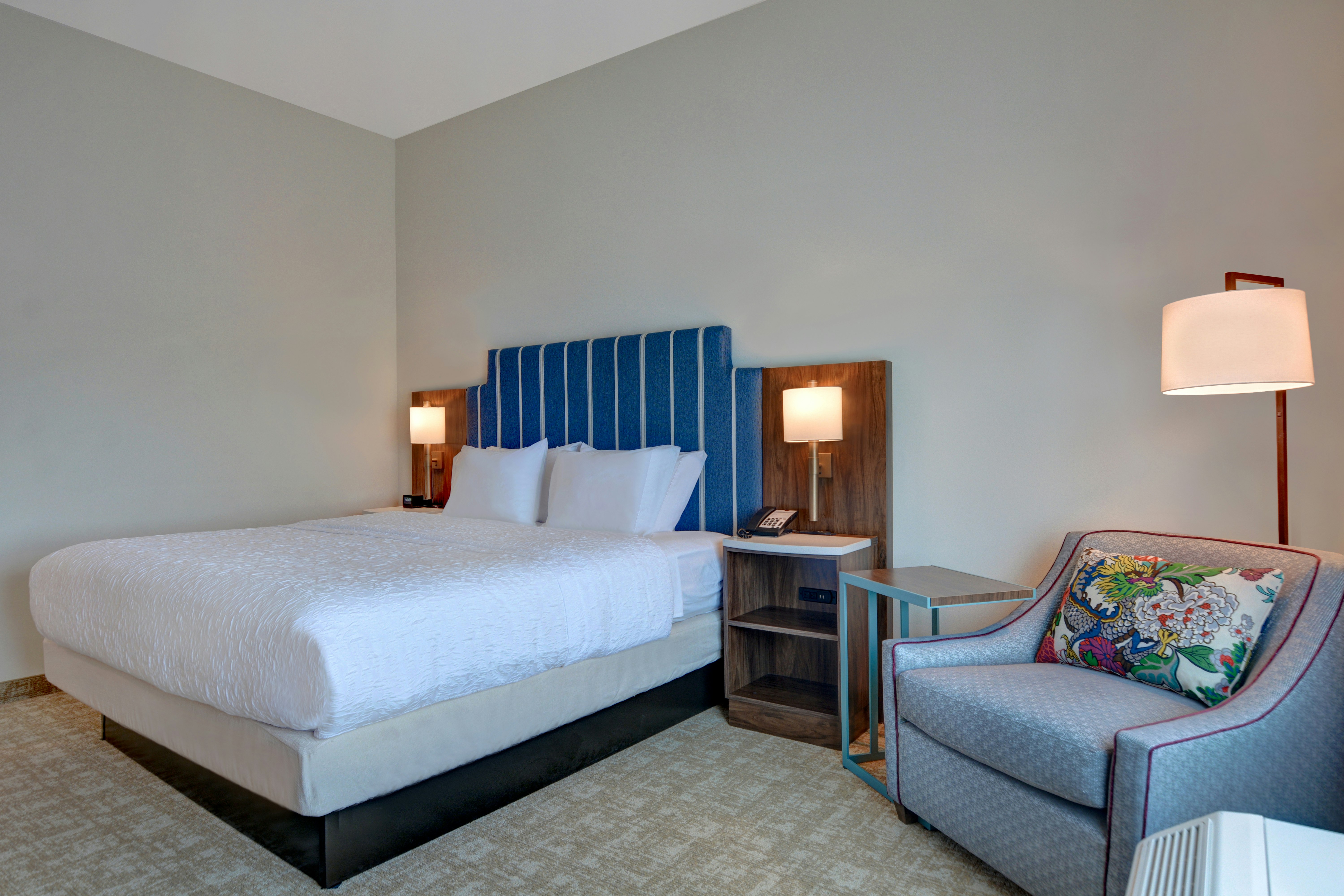 ROOM, KING BED, ACCESSIBLE