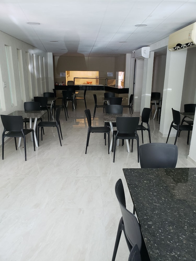 Hotel Uzi Praia 13/16