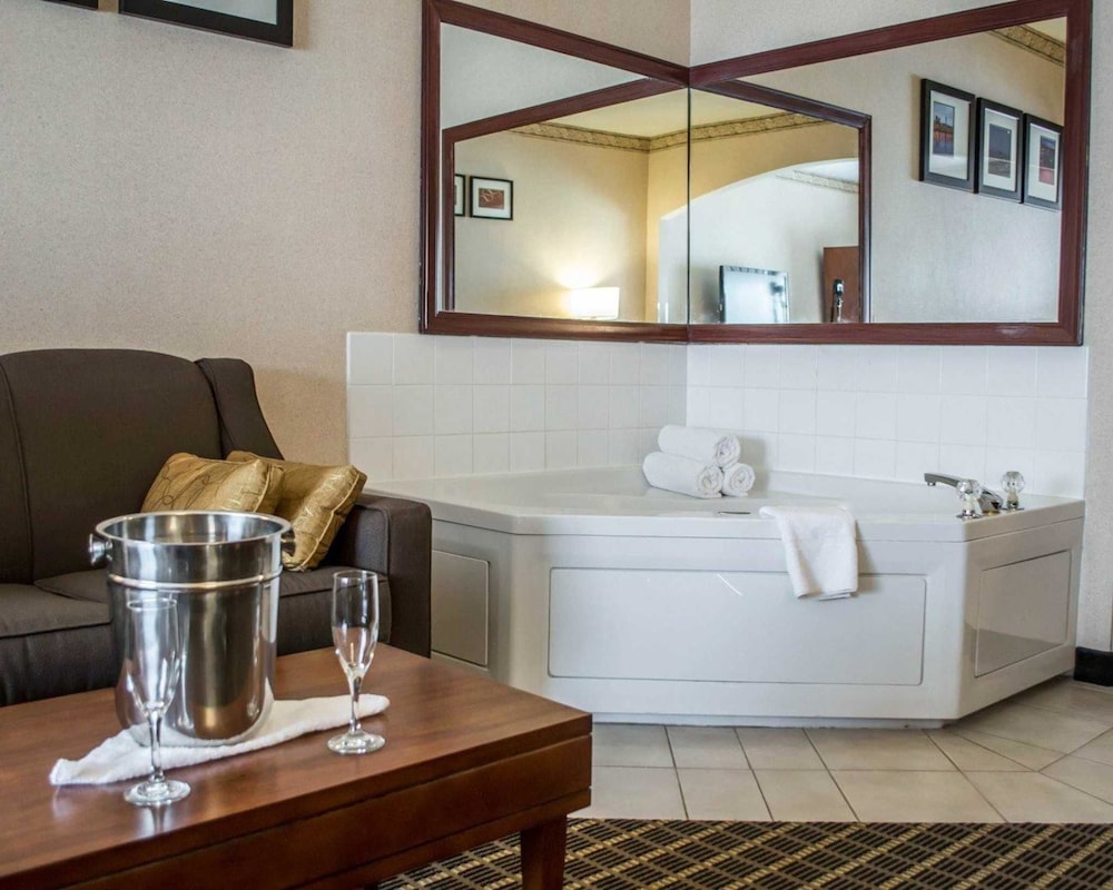 Comfort Suites Southwest 18/45