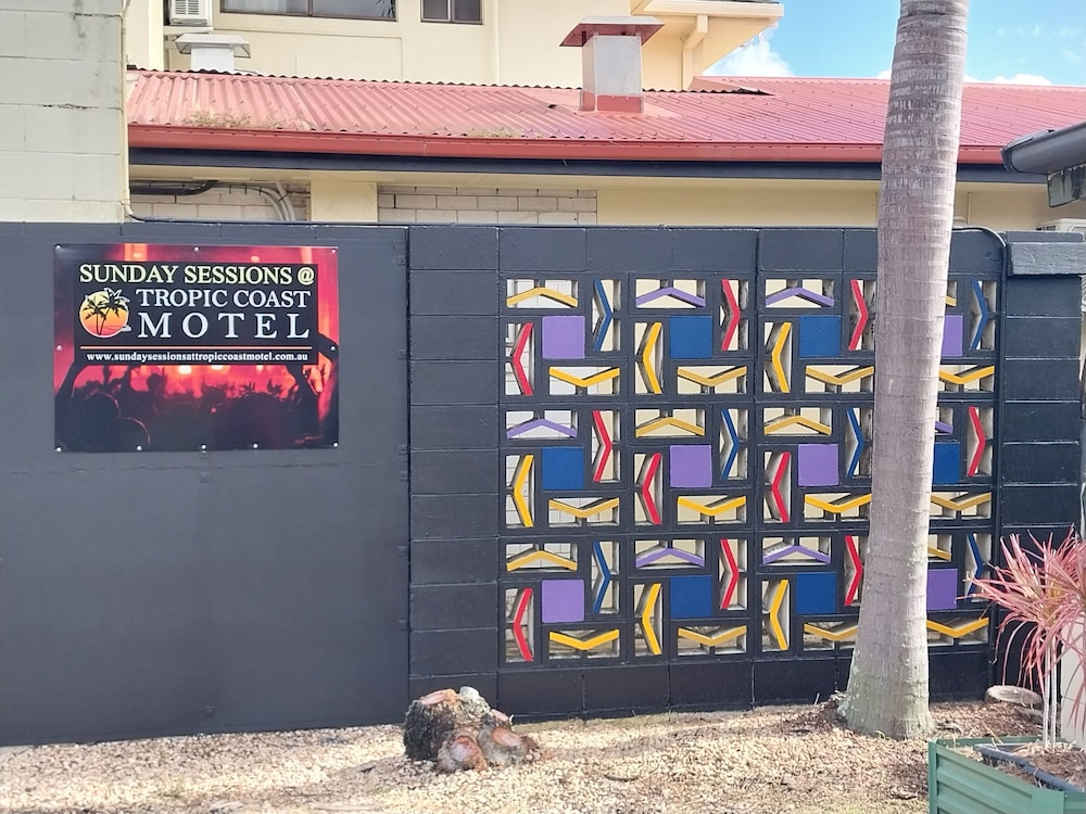 TROPIC COAST MOTEL 2/74