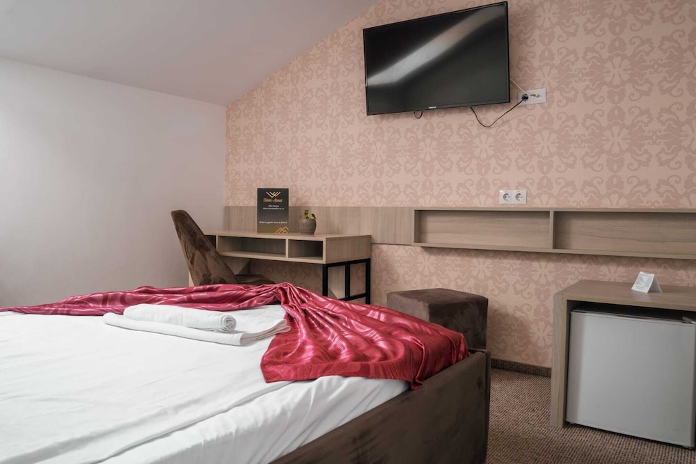 BUDGET, DOUBLE BED, ATTIC