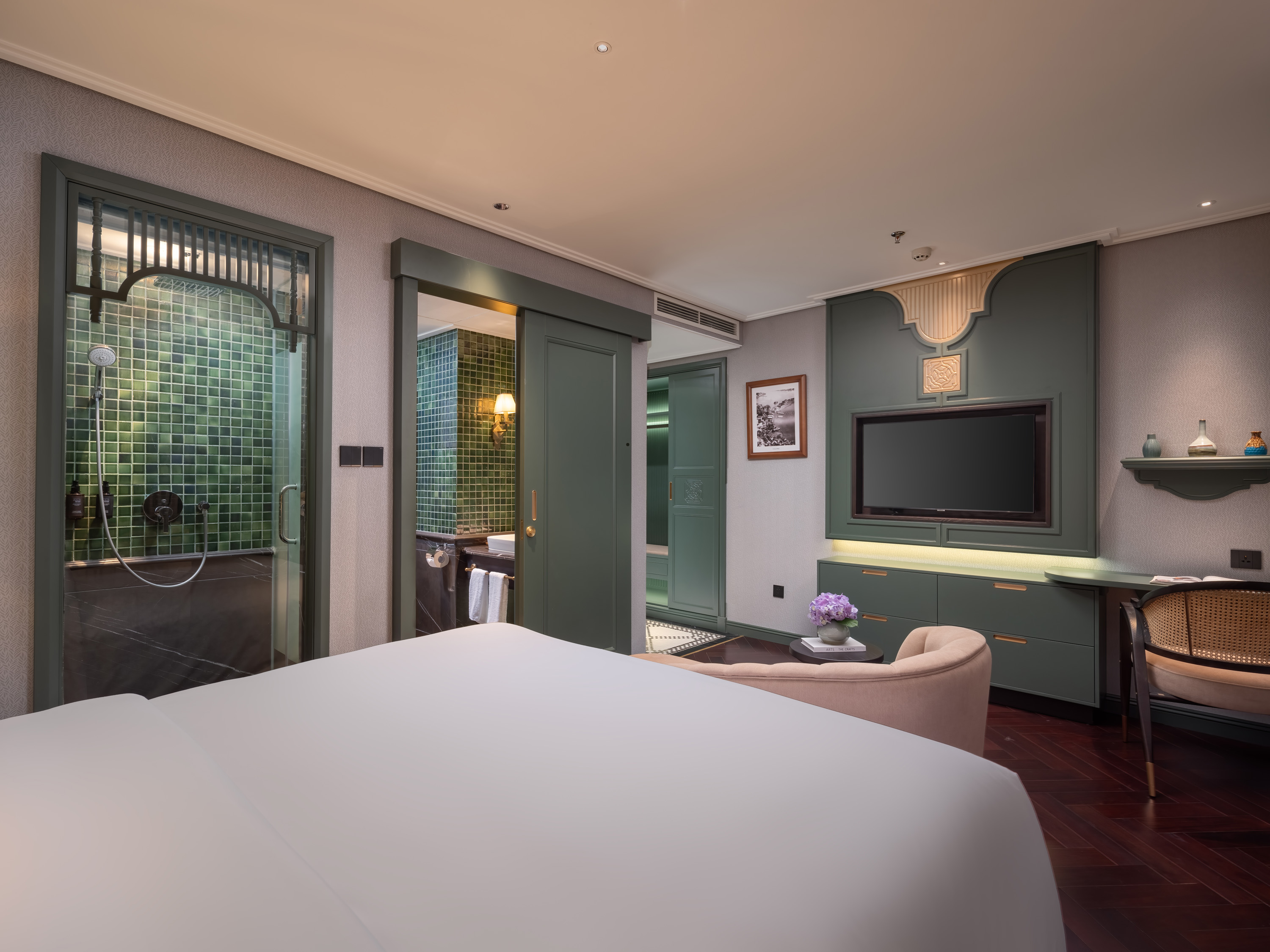 Deluxe, King Bed