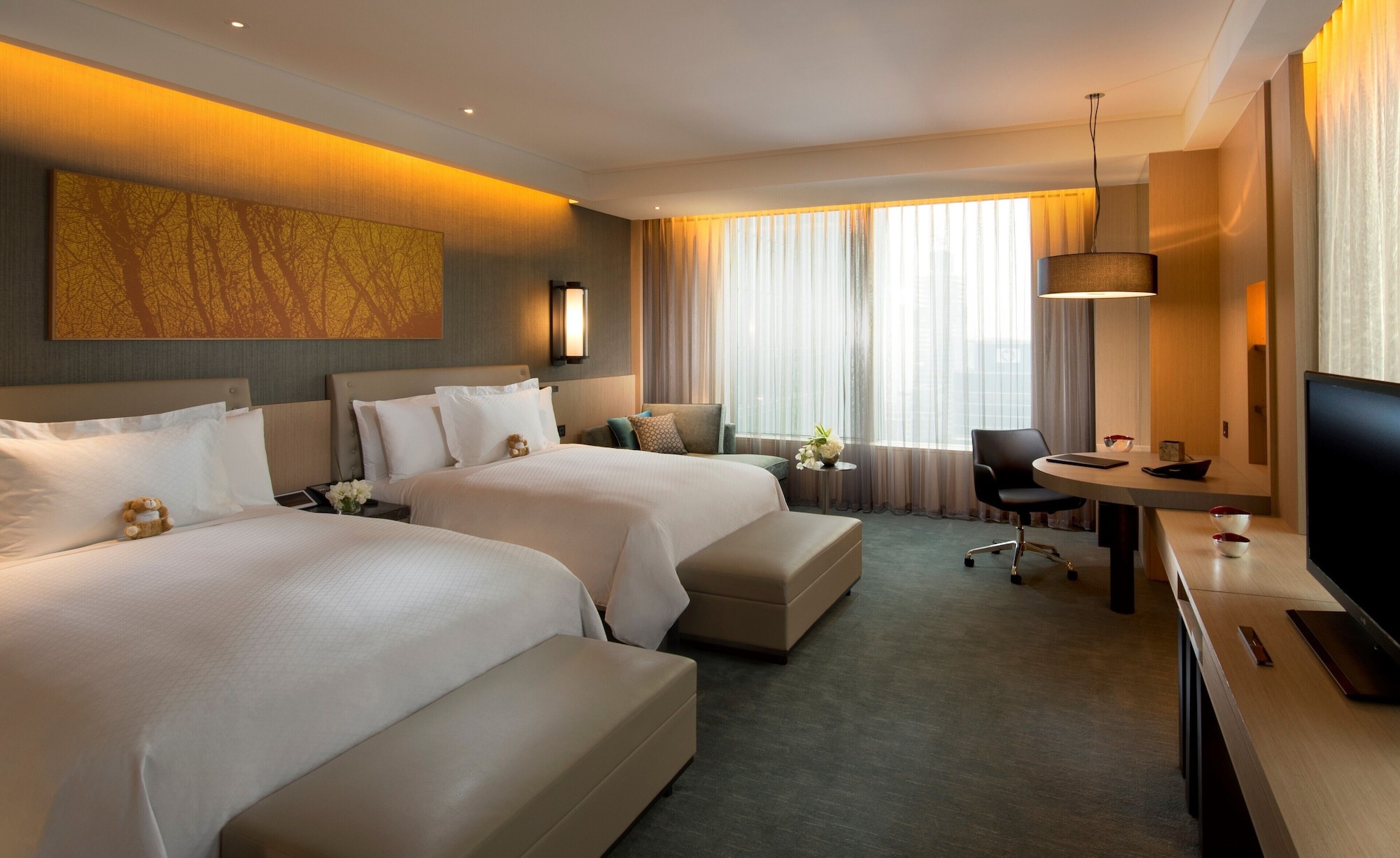 PREMIUM, 2 QUEEN BEDS, CITY VIEW, CORNER