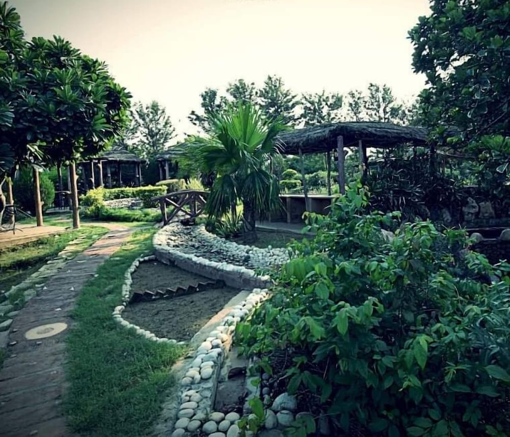 The Gold Palace &amp; Resorts 52/65