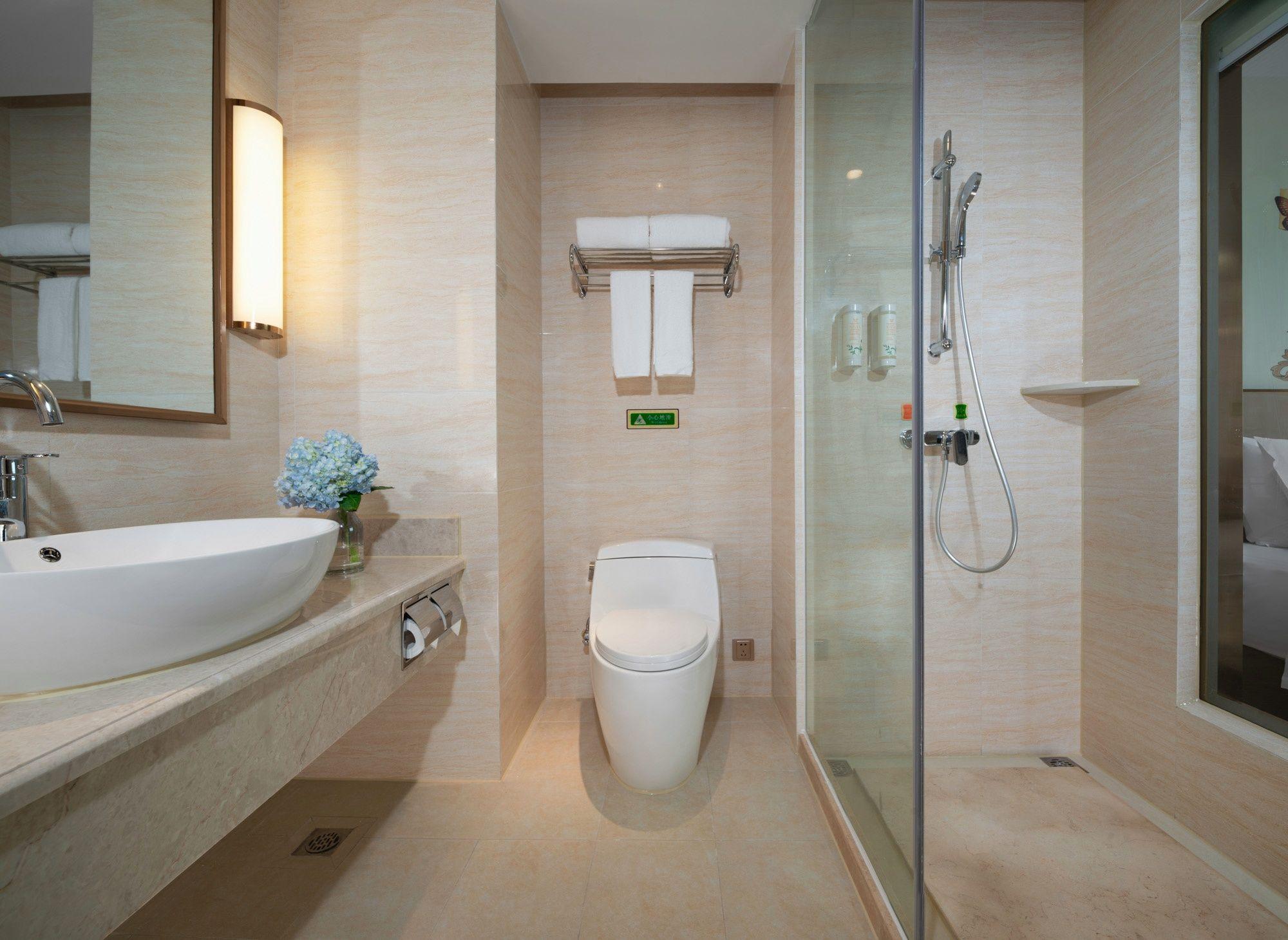 Vienna Hotel (Dongguan Huanjiang Tianhong Center) 48/48