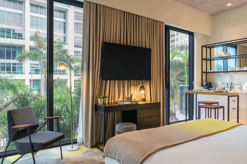 Hyde Midtown Miami 50/70