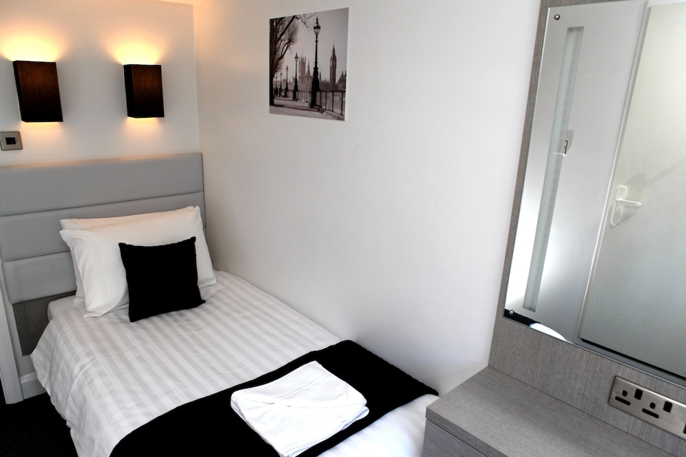 ROOM, SINGLE, STAIR ACCESS ONLY