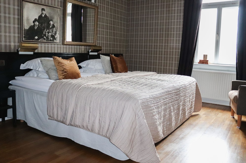 Classic, Suite, Twin Beds, Bathtub