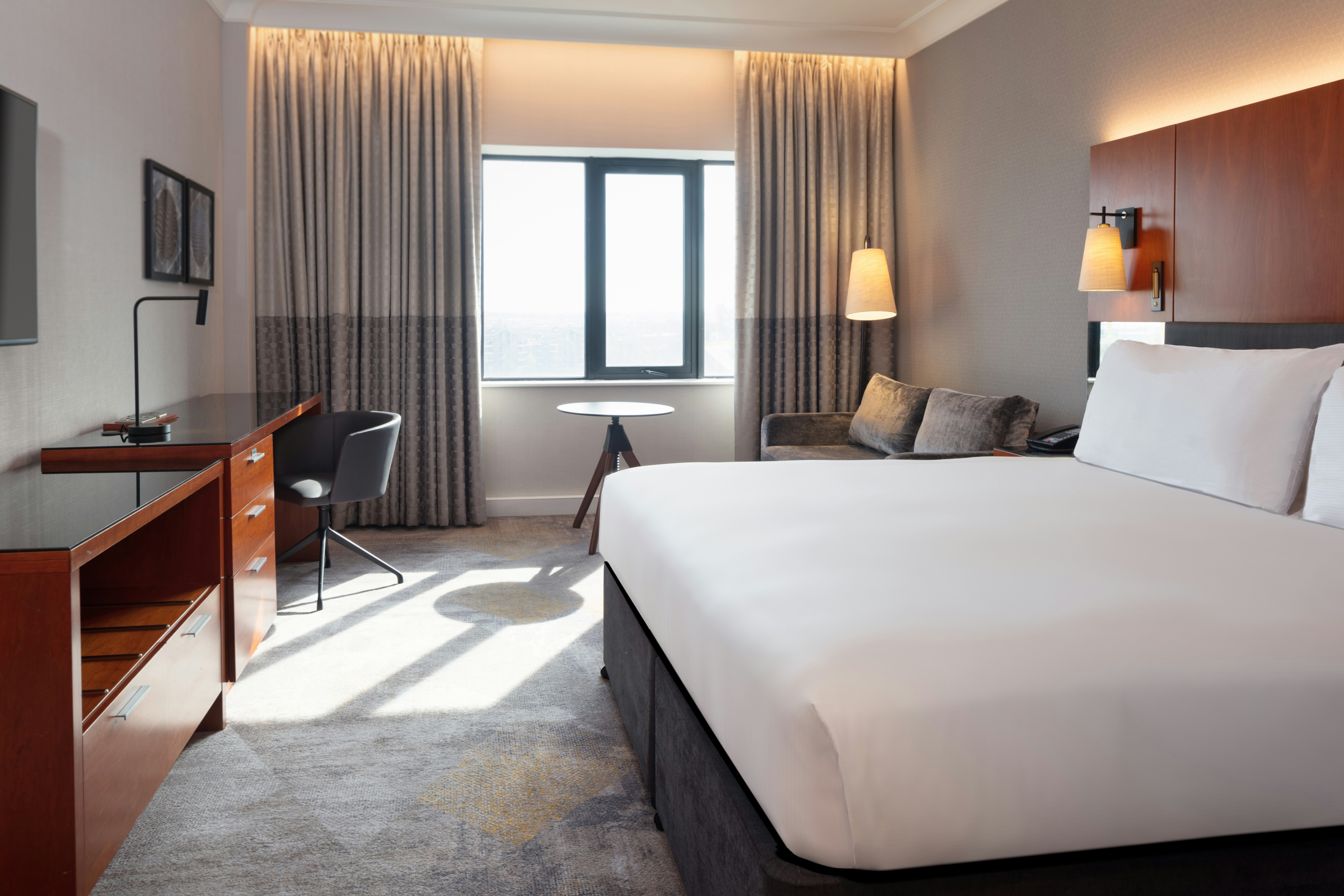 ROOM, KING BED, SOFA