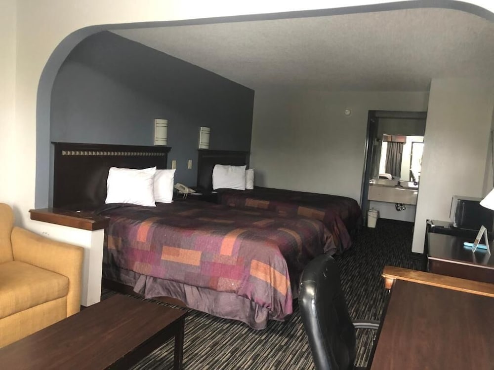 GATEWAY INN AND SUITES 24/39