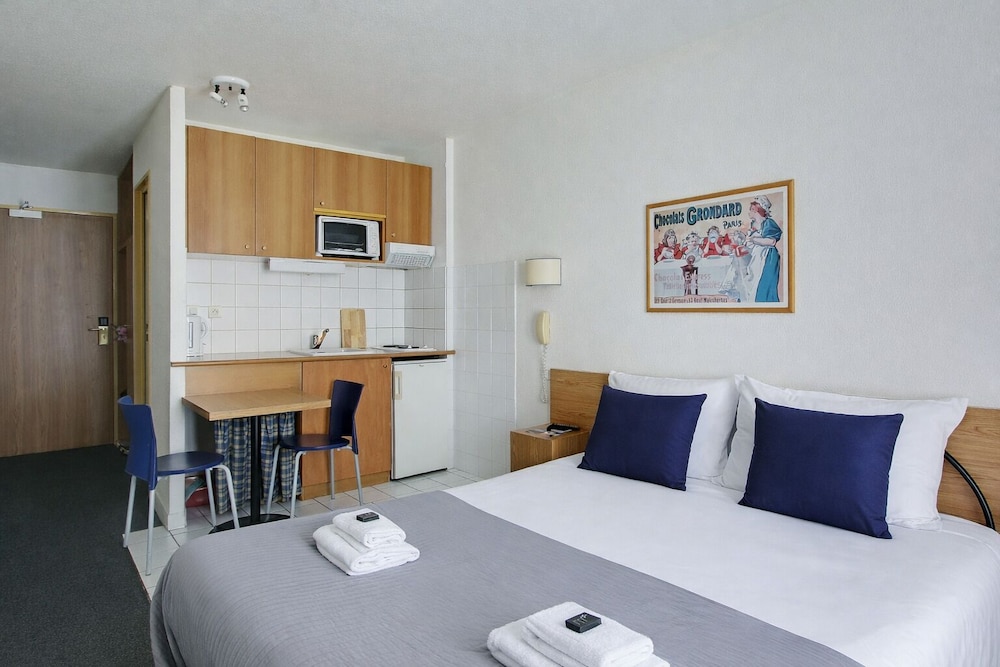 Studio, Double Bed