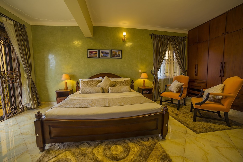 Senior, Studio, Queen Bed، Greens Guest Homes 2/9