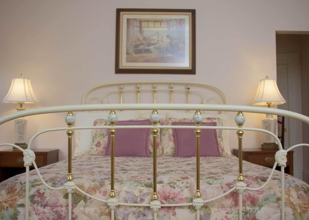 Lookaway Inn 54/64