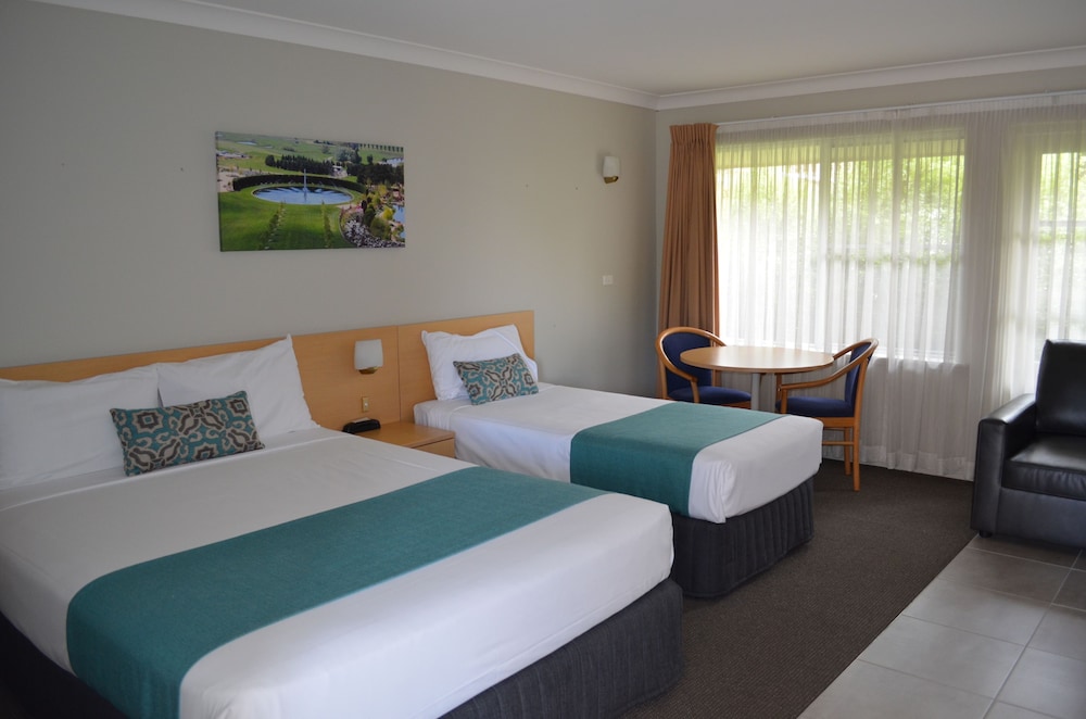 BATHURST MOTOR INN 24/59