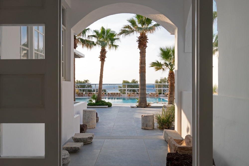 KAMARI BEACH 15/53