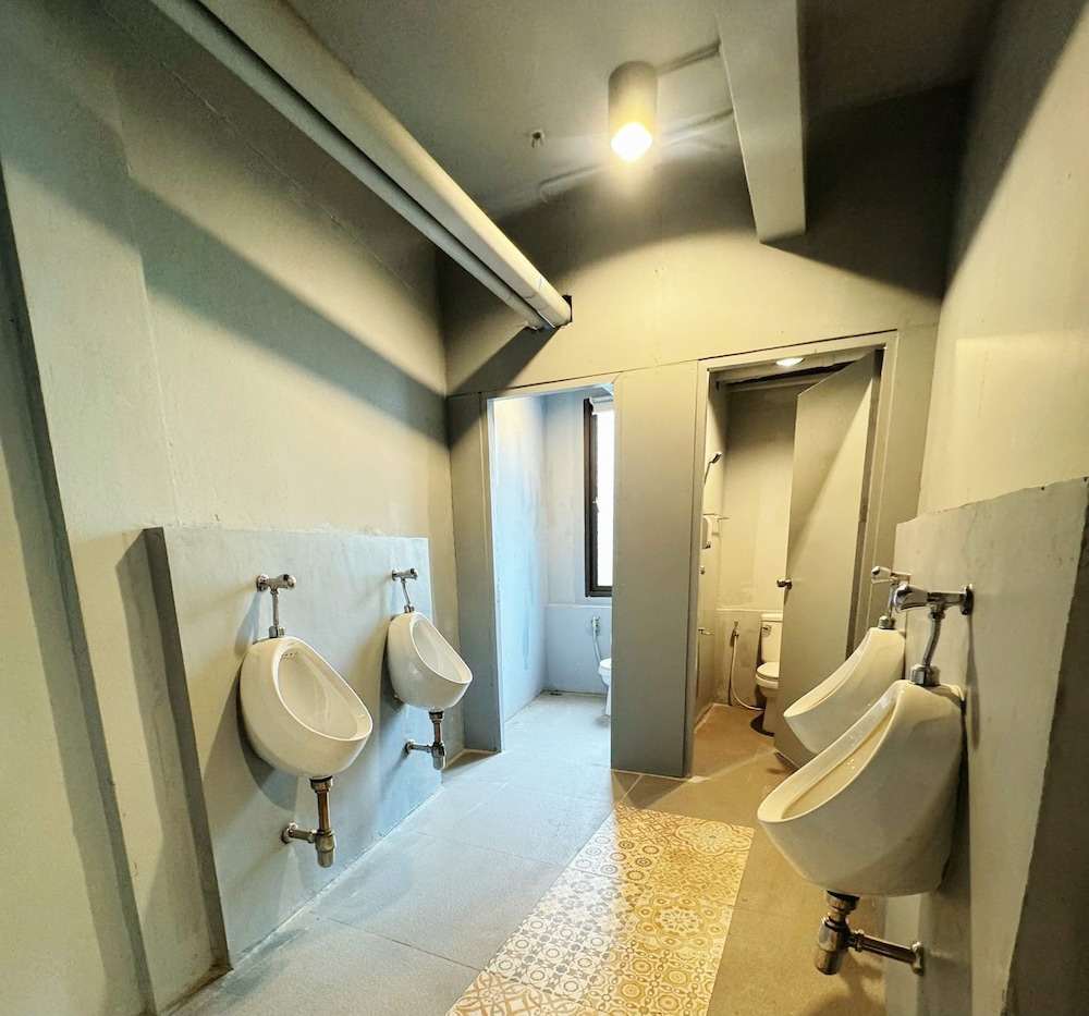 OYO 75465 Lucky Hostel (Huai Khwang) 29/30