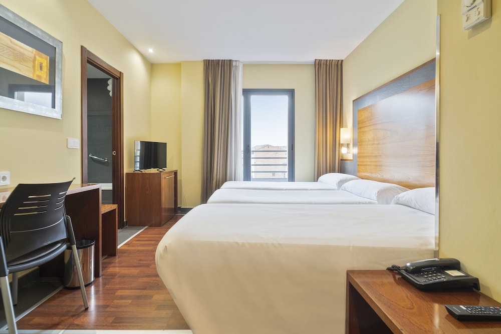 ROOM, TRIPLE