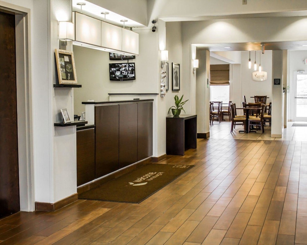 Express Inn & Suites 8/40