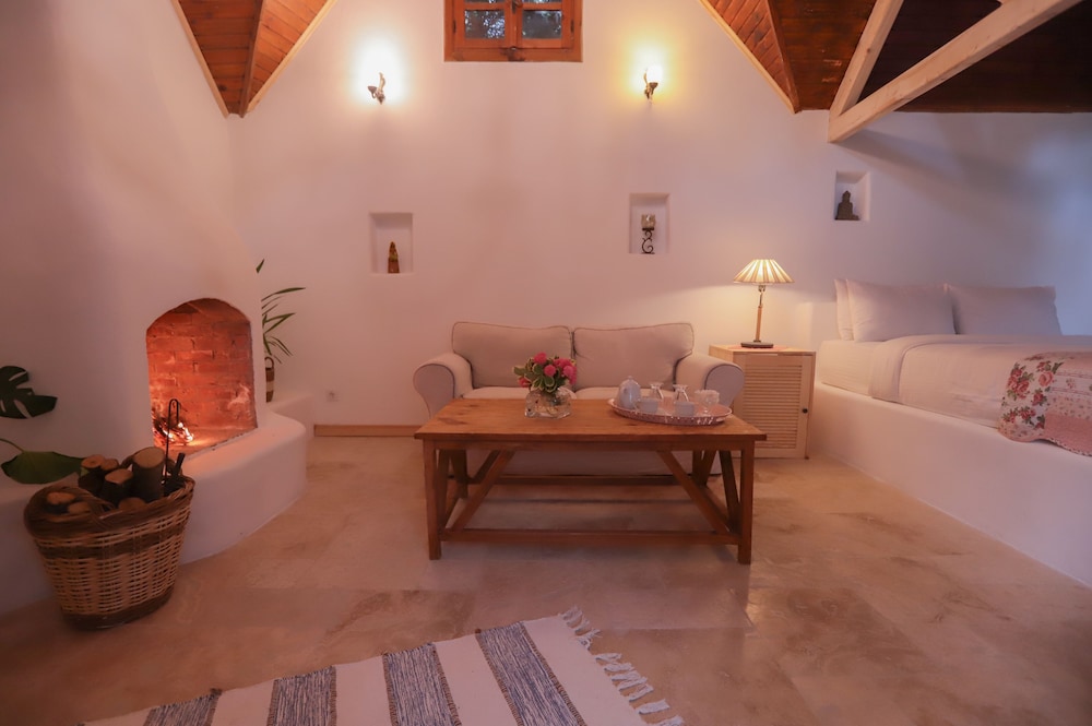 Tranquilla River Lodge - Adults Only 25/50