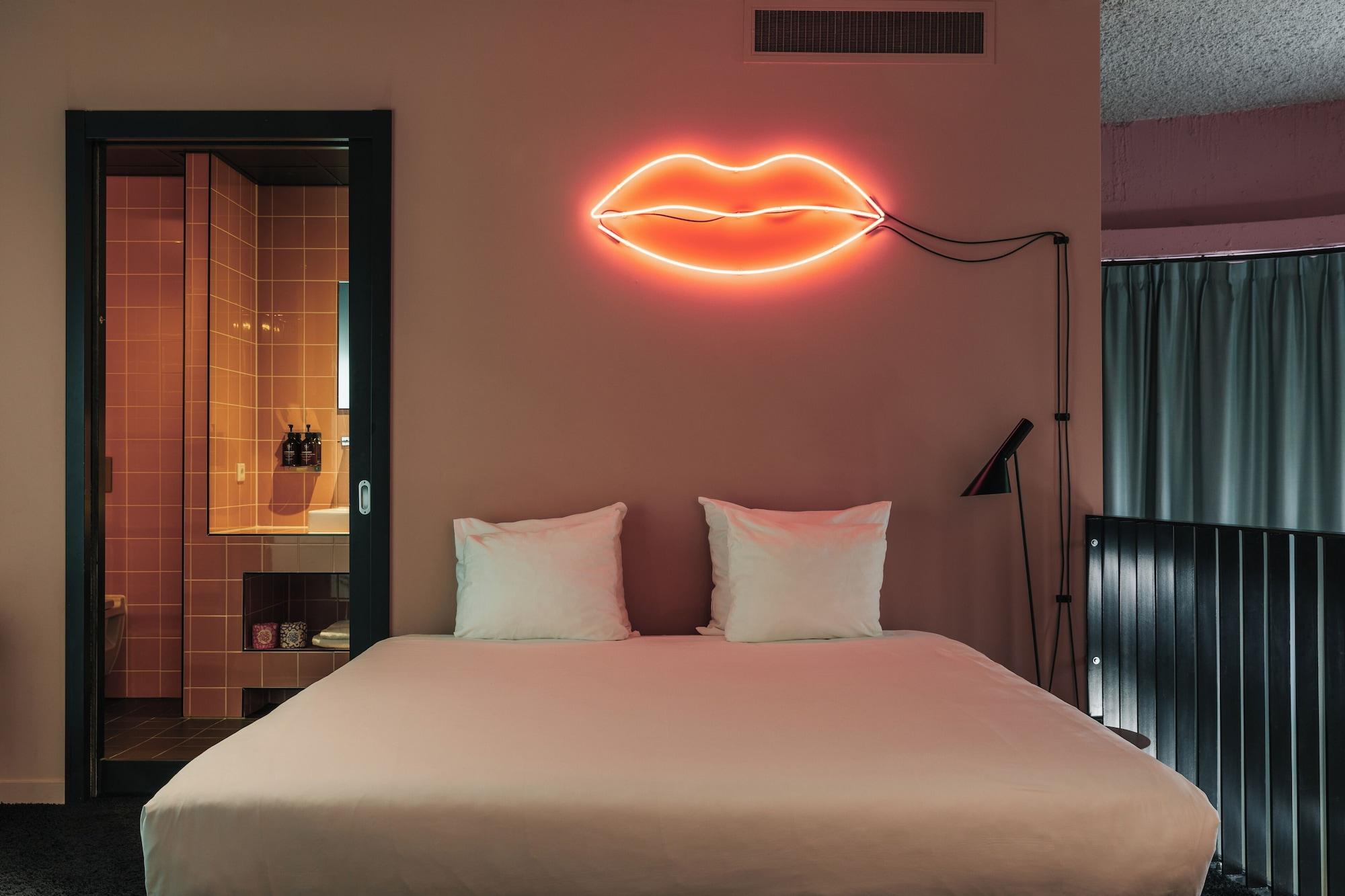 2 Bedrooms, Design