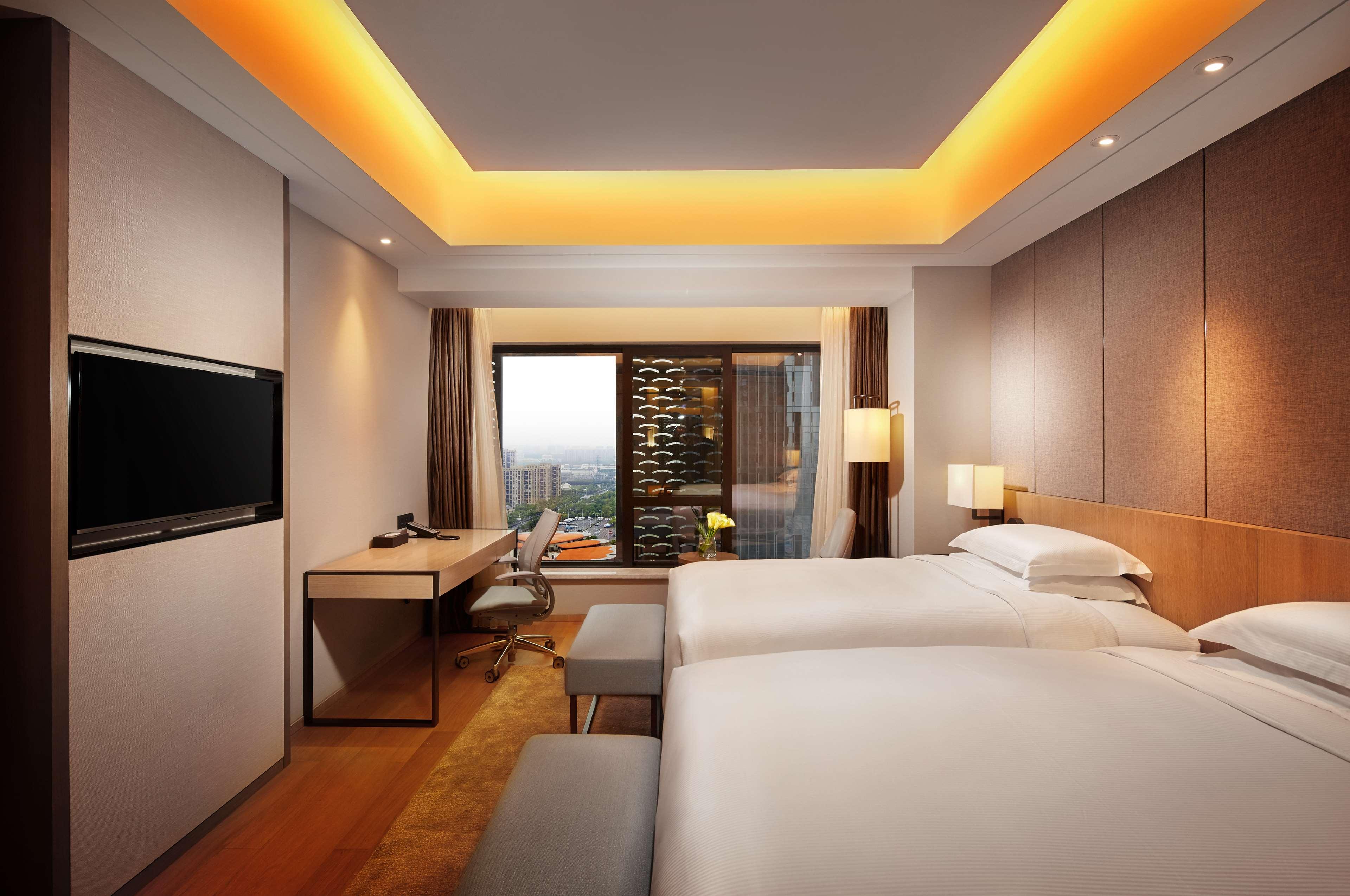 3 BEDROOMS, DELUXE, SUITE, KITCHEN