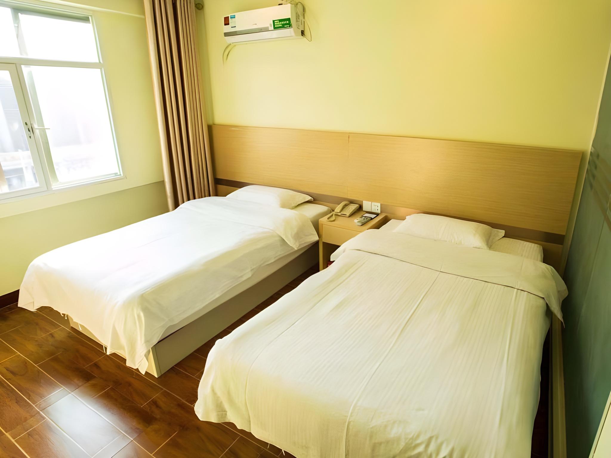 ROOM, TWIN BEDS
