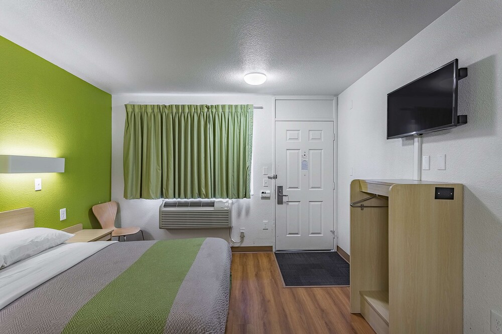 DELUXE, DOUBLE BED, ACCESSIBLE