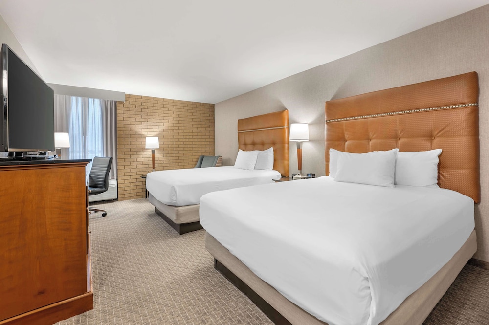 Drury Inn and Suites Champaign 15/50