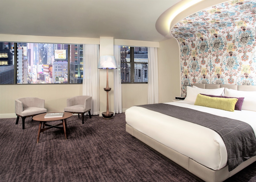 GOLD, STUDIO, SUITE, KING BED
