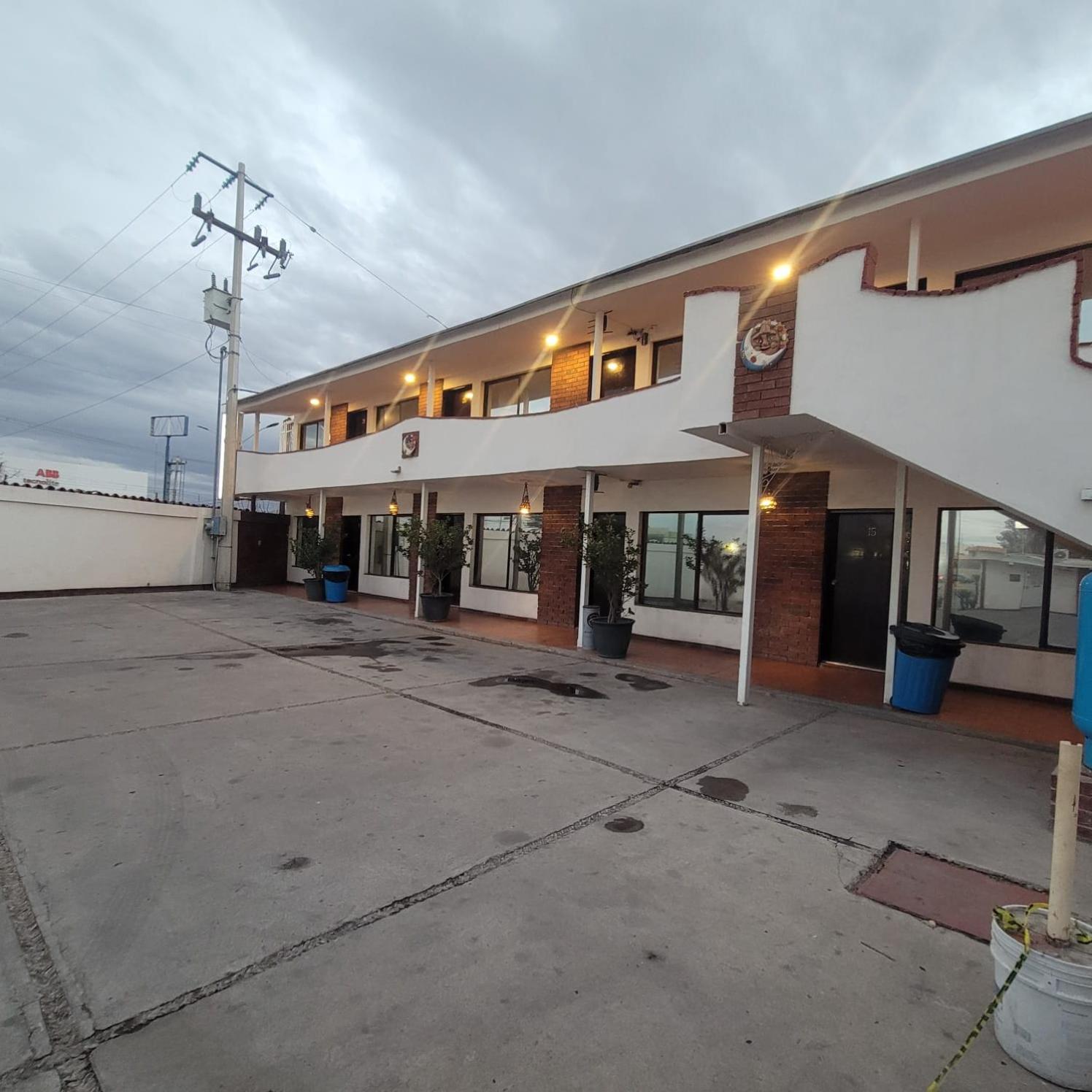 Hotel Villa del Sol Chihuahua 33/35