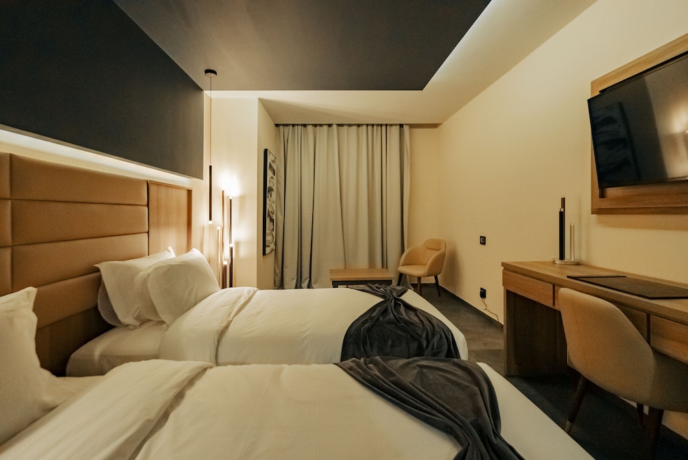AD Hotel, Hydra 17/58