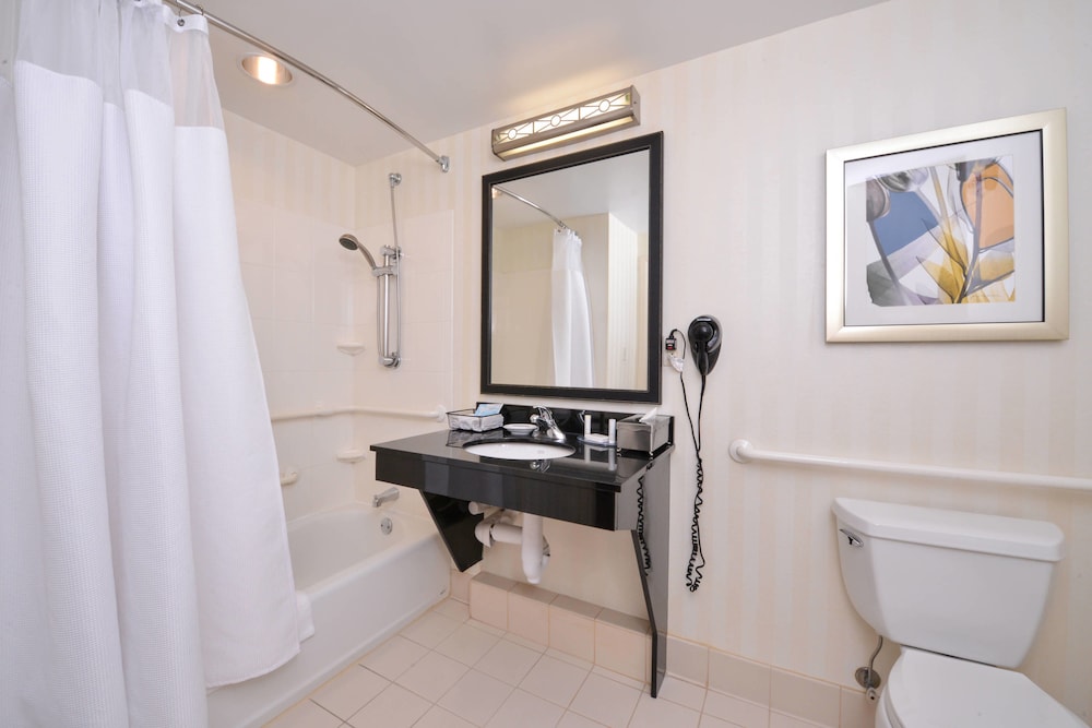 Fairfield Inn & Suites by Marriott White Marsh 8/33