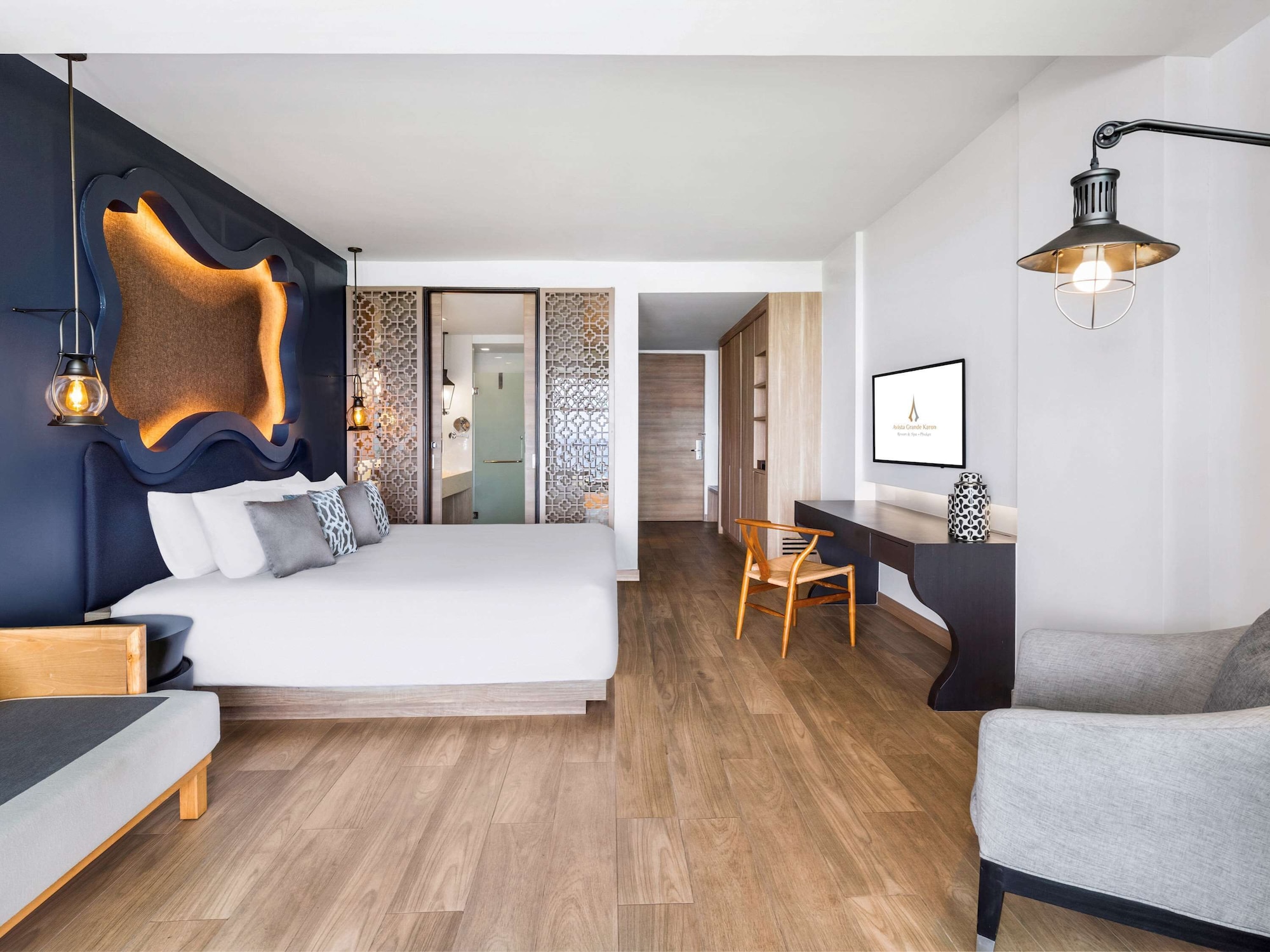 Deluxe, King Bed, Pool View, Balcony