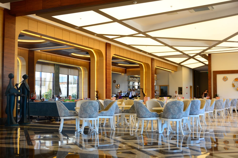 Glamour Resort Spa 48/70