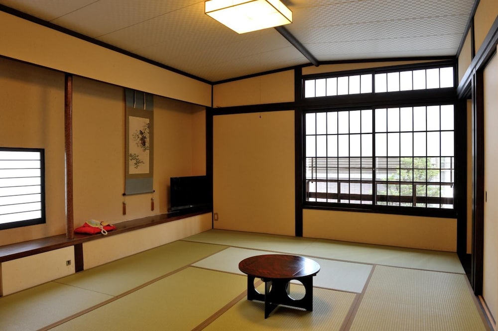 Yadoya Nishijinso 47/64