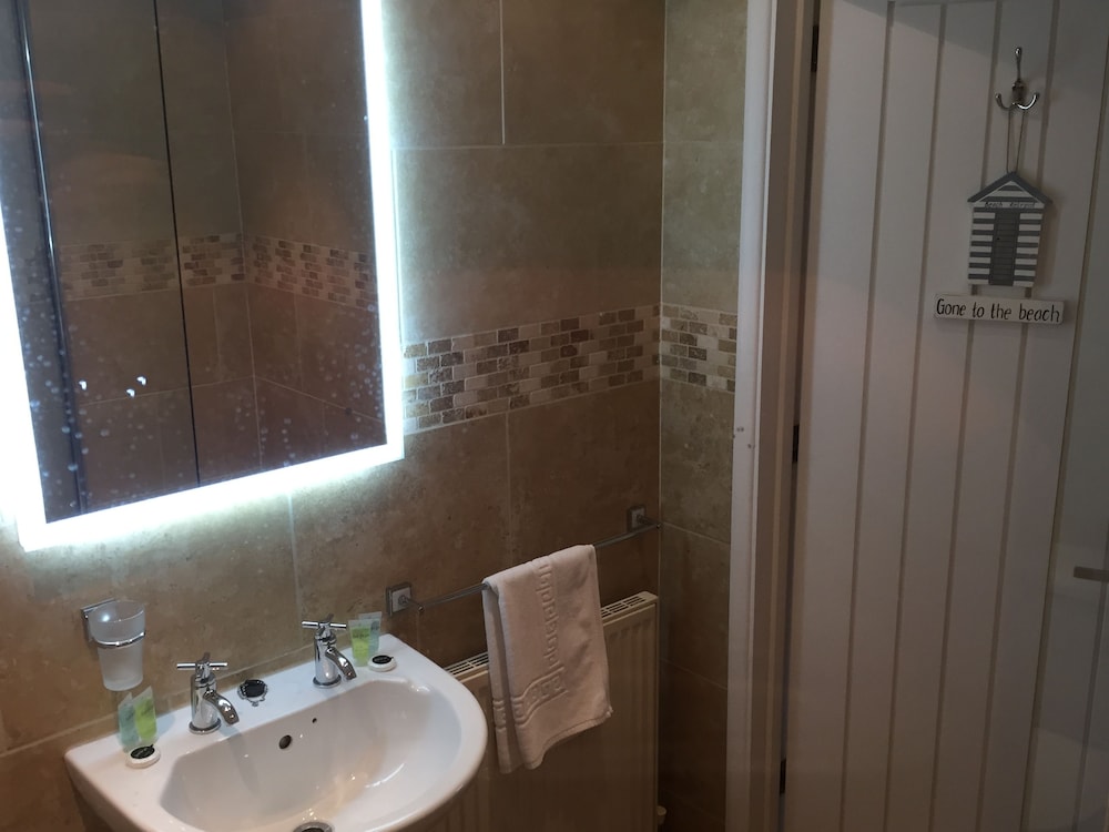 The Waterfront Inn 46/50