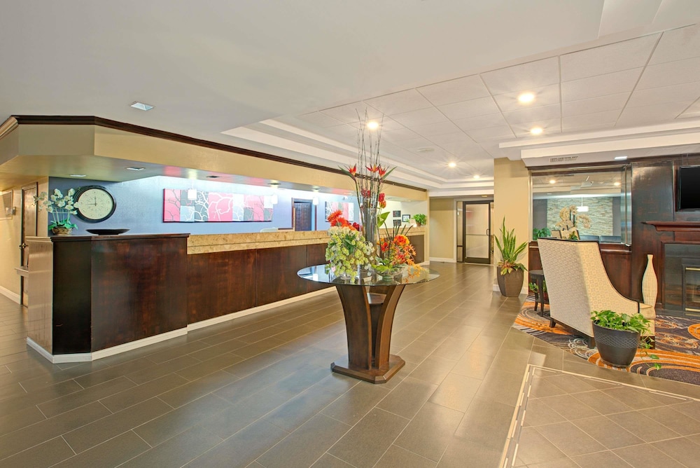 Ramada Plaza Charlotte Airport Hotel and Conference Center 2/30