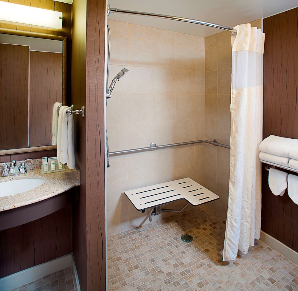 Hilton Garden Inn Hartford North/Bradley Intl Airport 16/50