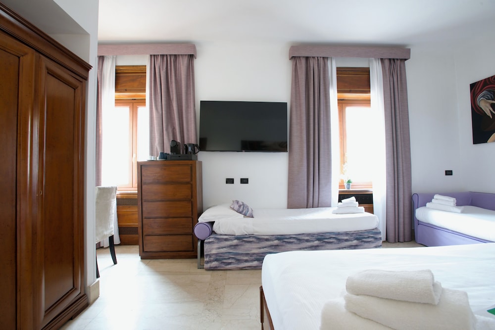 Saint Peter Six Rooms And Suites 22/67