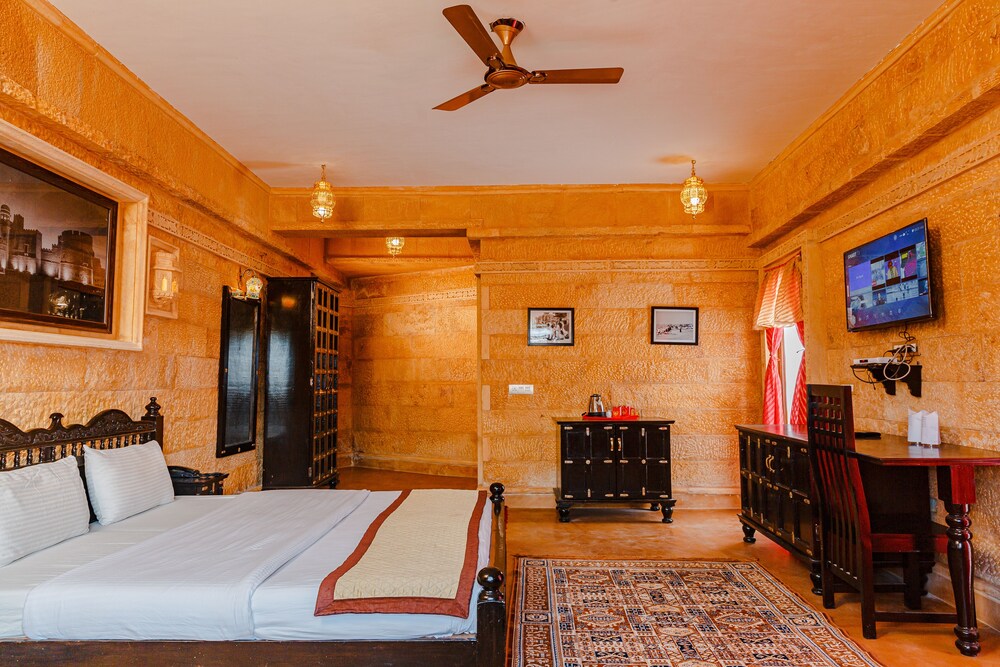 Vista Rooms at Patwa Haveli Road 13/63