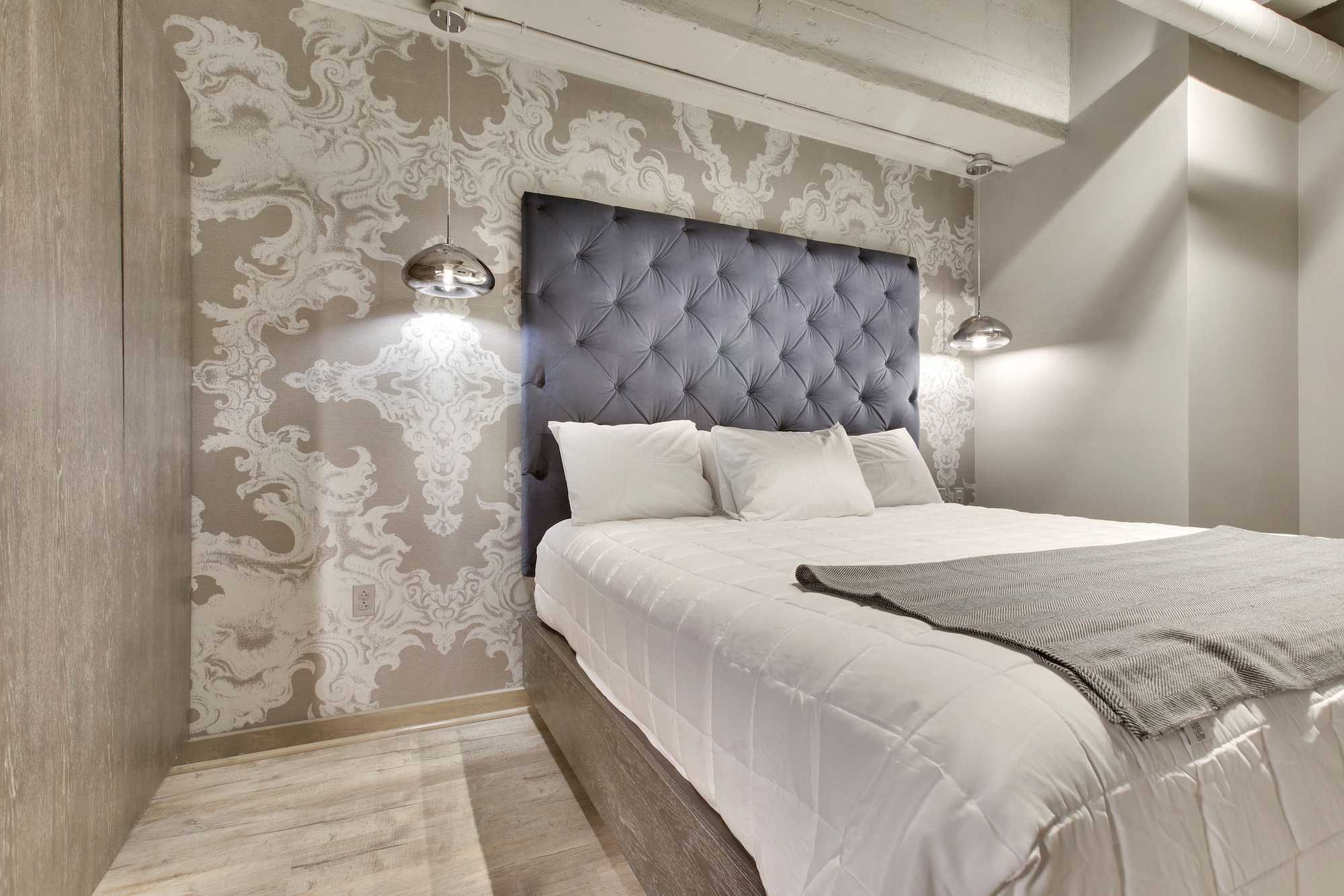 1 BEDROOM, SUITE
