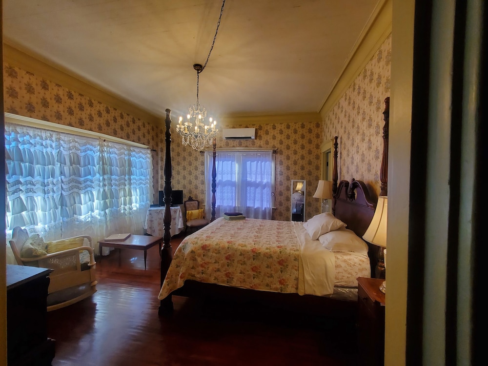 Manoa Valley Inn 12/60